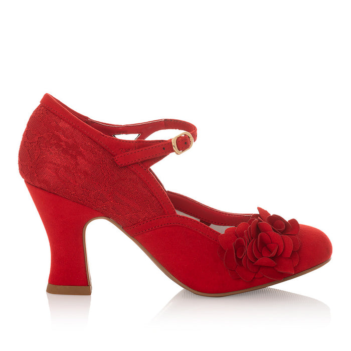 Lynn (Red)