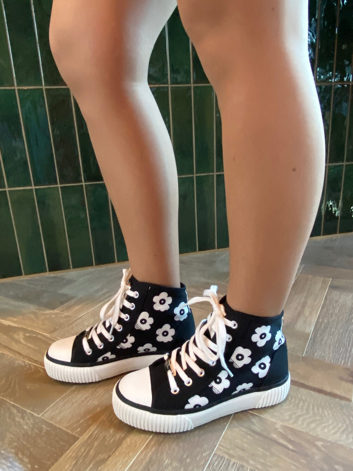 Cassie (Black Daisy)