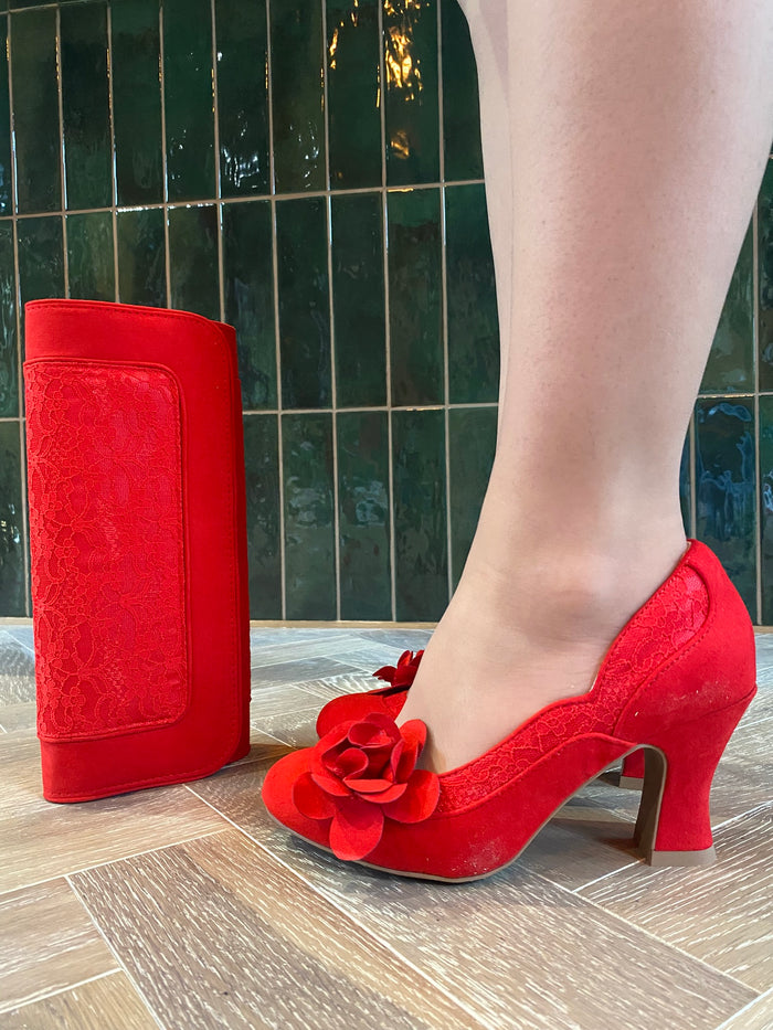 Chrissie (Red)
