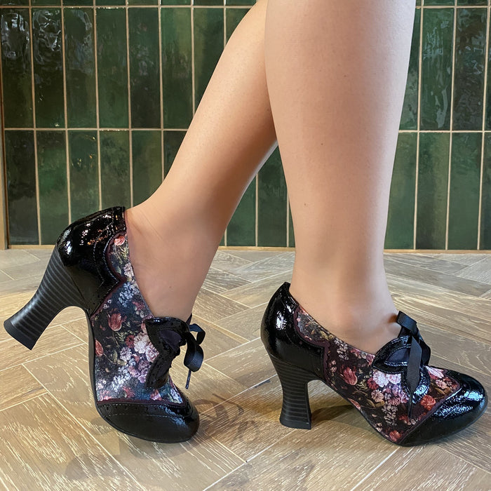 Daisy (Black Floral)