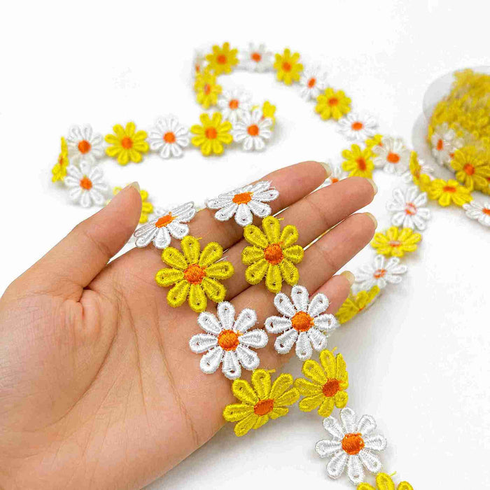 Daisy Chain Embroidery Trim