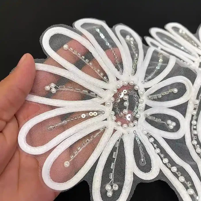 Delicate Floral Scallop Eyelash Trim Patch