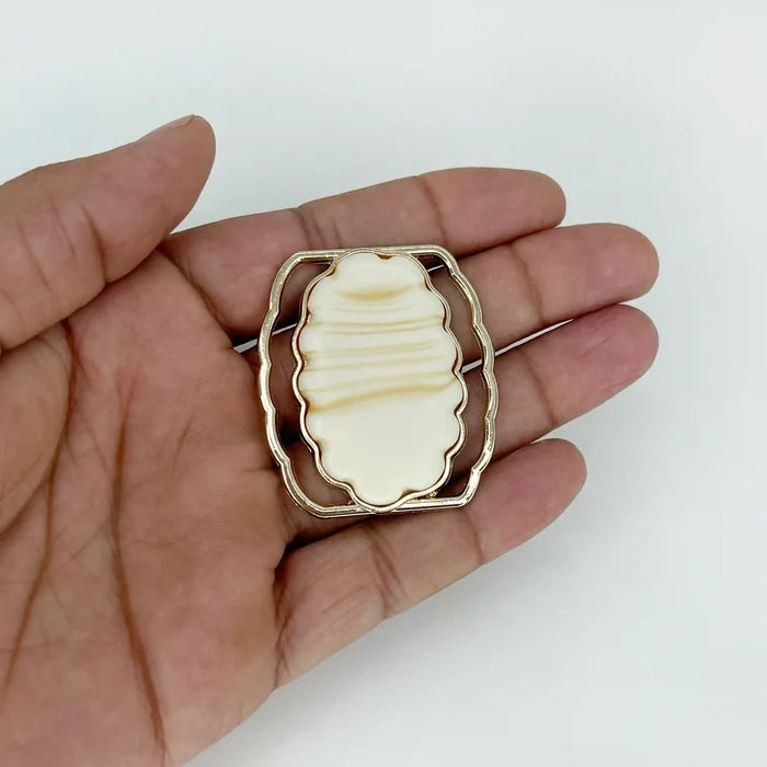 Floating Open-Frame Buckle
