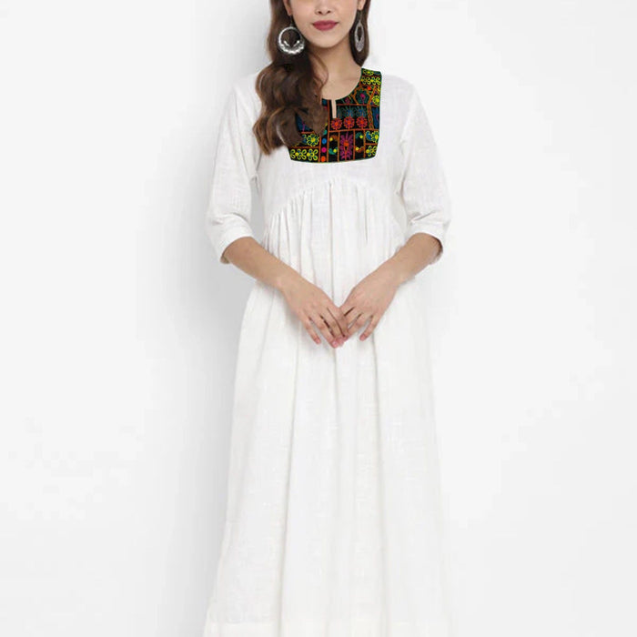 Elegant floral and leafy style ethnic neckline featuring fine detailing for festive outfits Ani Accessories on Model