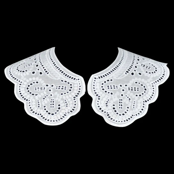 Floral Guipure Peter Pan collar with bold lace flower motifs, scalloped edging and refined feminine detailing