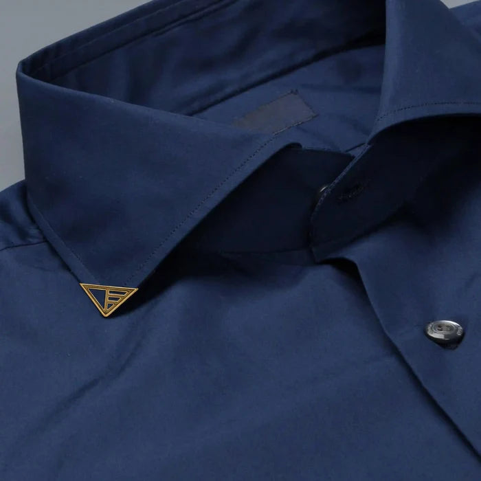 Geometric Linear Triangle Collar Tip