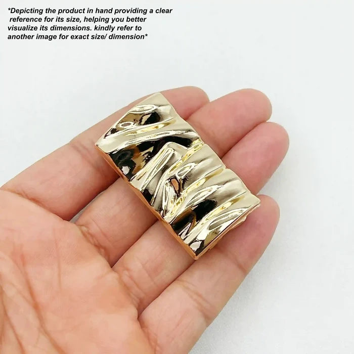 Ani Accessories Gold Wavy Rippled Rectangle Buckle Putting on the hand to show the size of the  buckle.