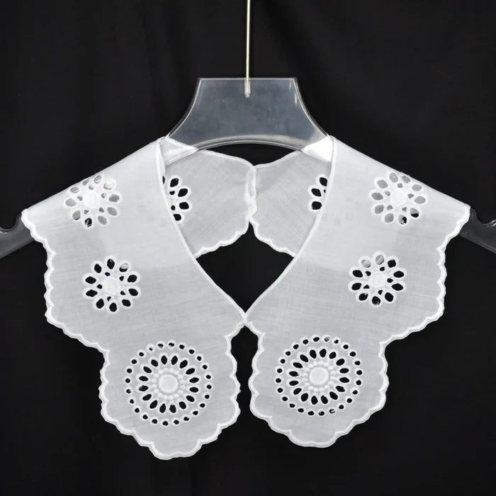 Jabot Peter Pan Collar