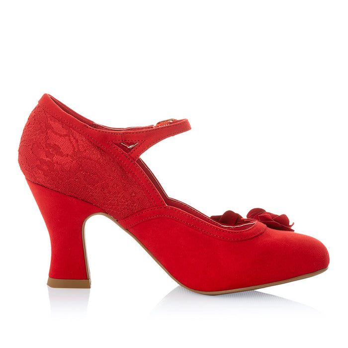 Lynn (Red)