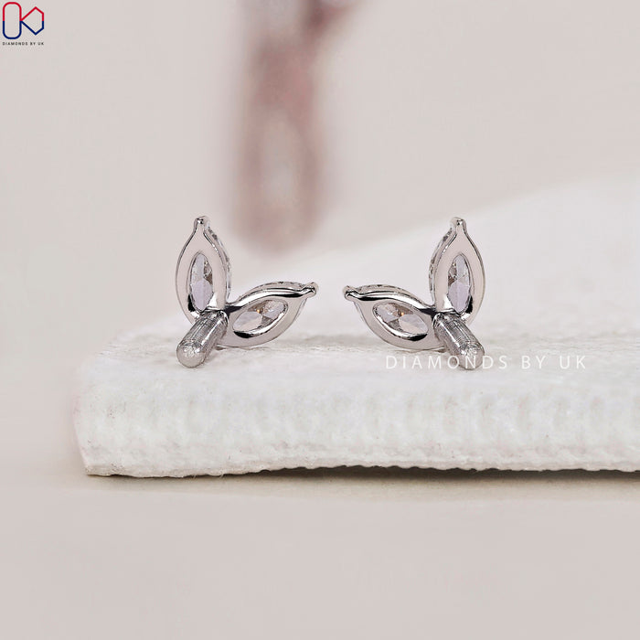 Dazzling stud earrings perfect for everyday elegance.