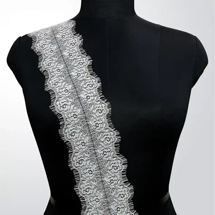 Mirrored Floral Scallop Eyelash Trim