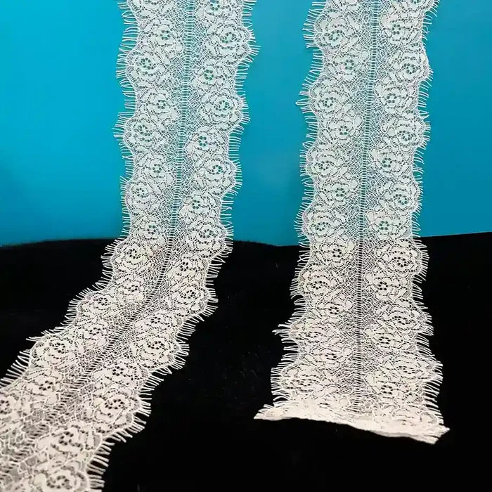 Mirrored Floral Scallop Eyelash Trim