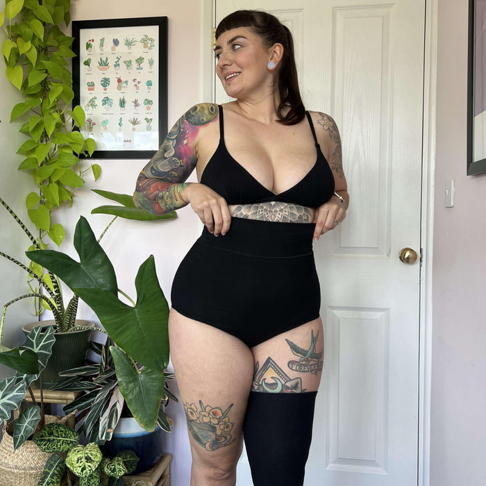 Super High Waist Knickers - Black - Snag