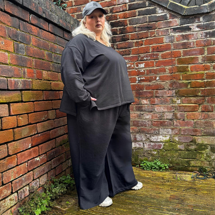 Hannah - 5ft 7 - Size G