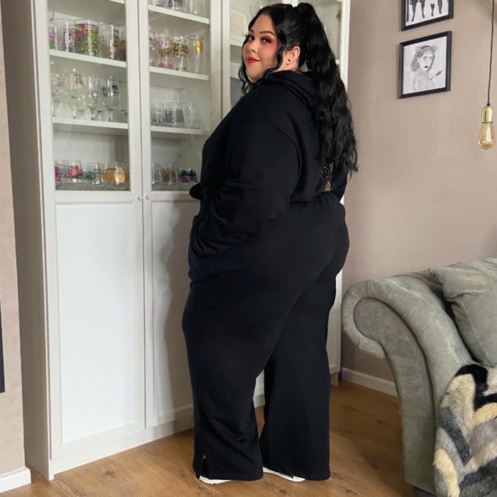 Natalie -5ft 4 - Size H (sized down for snug fit)