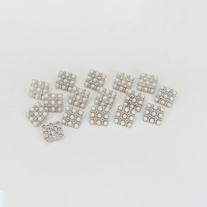 Silver / 18mm(28L) / 50 Buttons