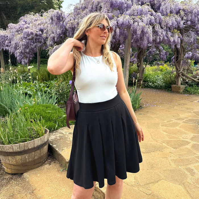 Toni, 5'7" - Size D
