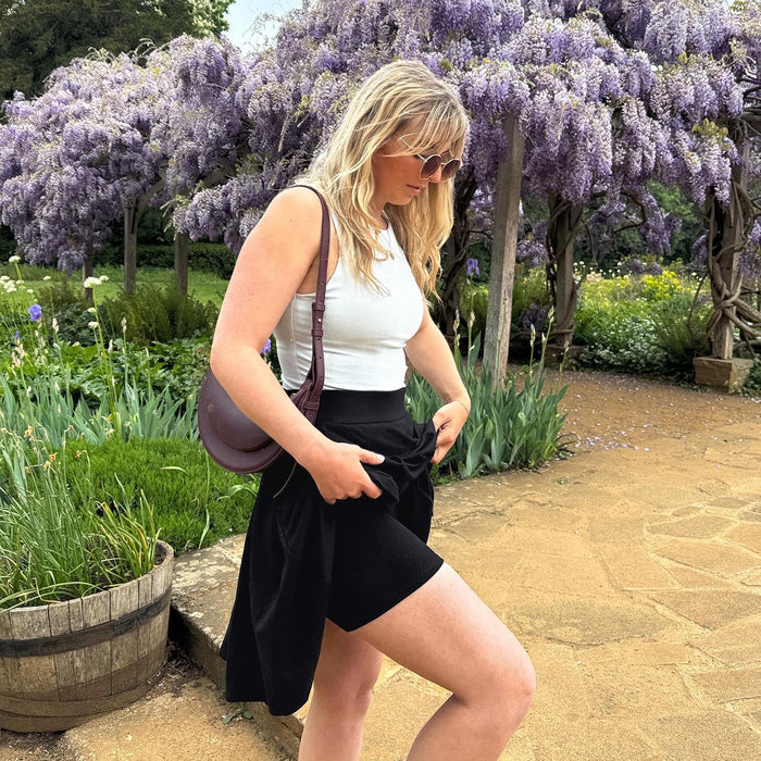 Toni, 5'7" - Size D