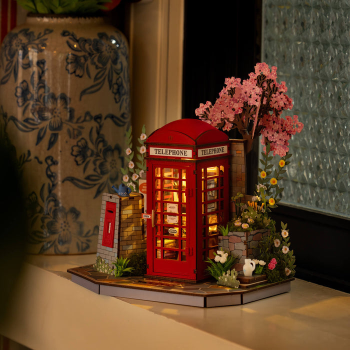 Rolife Blossom Book Booth 3D Wooden Puzzle TGS05 3D wooden puzzle model, close-up of interior components and accessories