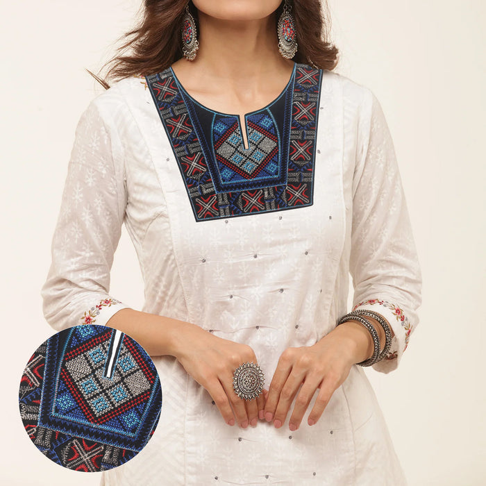 Square Style Vibrant Neckline