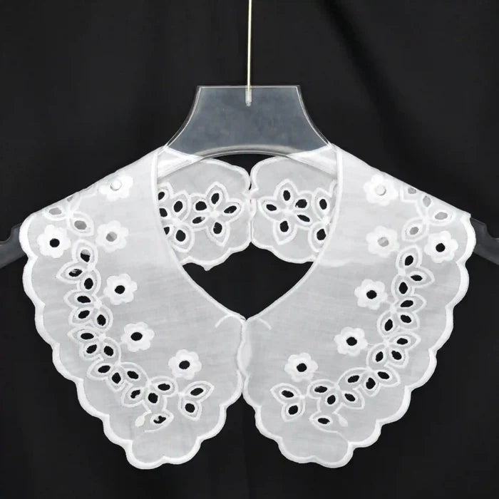 Ani Accessories stylish Peter Pan collar with classic rounded edges for dresses, blouses and DIY fashion sewing