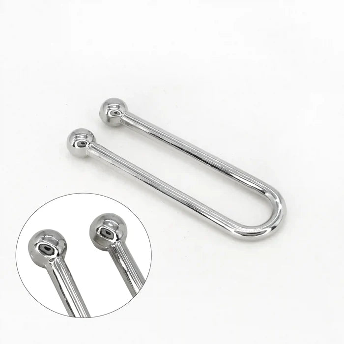 Ani Accessories U-Shaped Elegant Metal  Silver Buckle in a white background with zooming image on the tip of the buckle.