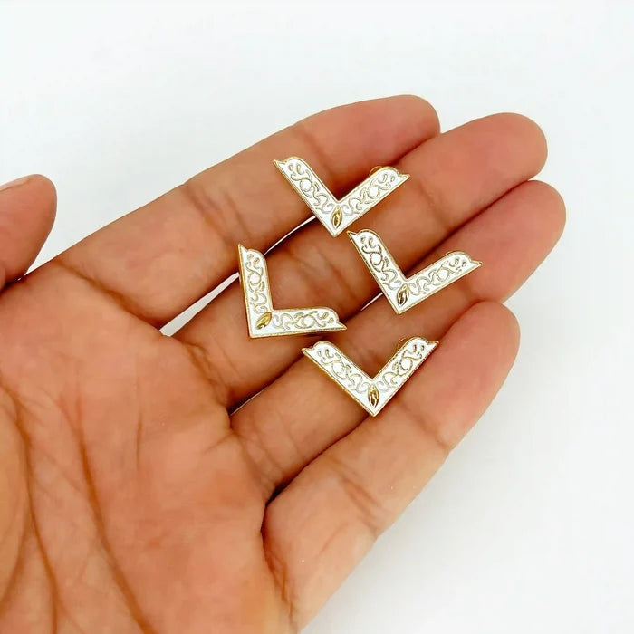White and Gold Filigree Collar Tip