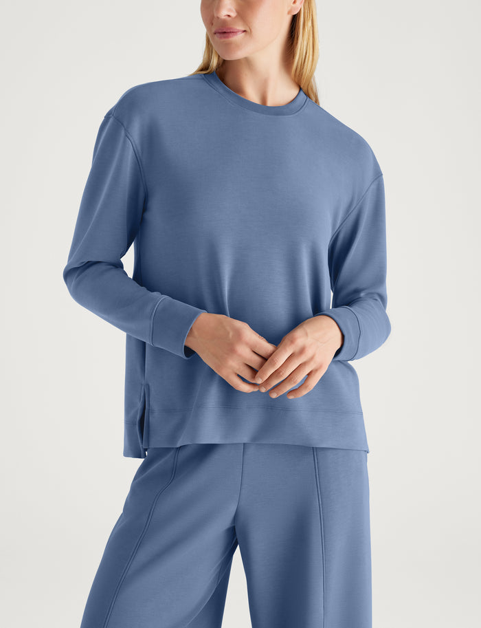 Women's Luxe Traveler Knit Long Sleeve Crew Neck::Vintage Indigo